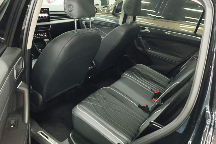 Used Volkswagen Tiguan L 2024 330TSI Automatic Two-Wheel Drive R-Line Enhanced Edition Left Rear Seat