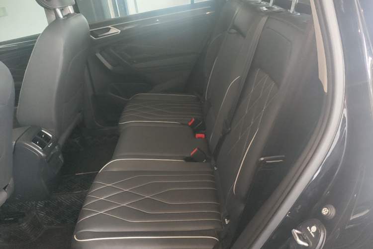 Used Volkswagen Tiguan L 2024 Outstanding Model 300TSI Automatic Two-Wheel Drive Longteng Edition Left Rear Seat