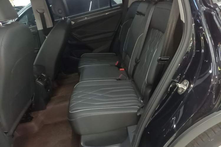 Used Volkswagen Tiguan L 2024 330TSI Automatic Two-Wheel Drive R-Line Enhanced Edition Left Rear Seat