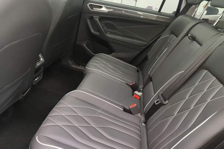 Used Volkswagen Tiguan L 2024 330TSI Automatic Two-Wheel Drive R-Line Enhanced Edition Left Rear Seat