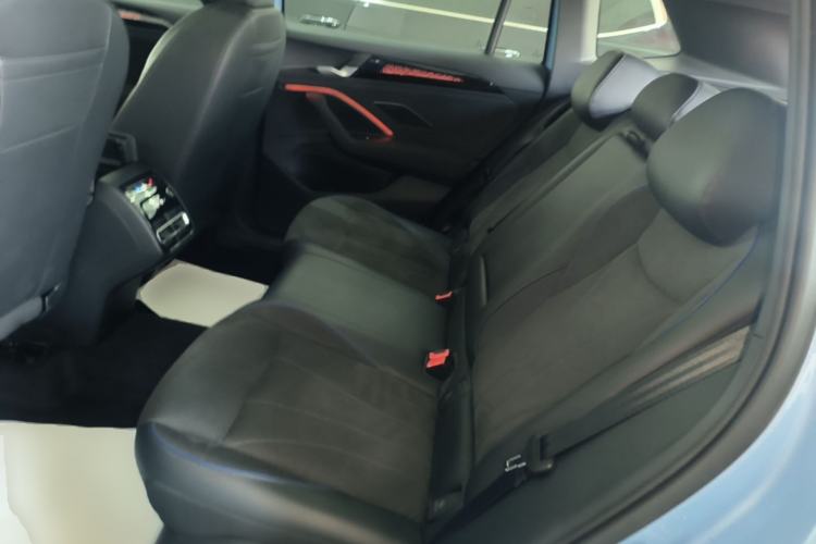 Used Volkswagen Tiguan L 2024 PRO 380TSI Four-Wheel Drive R-Line Prestige Edition Left Rear Seat