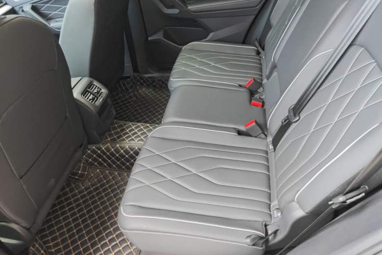 Used Volkswagen Tiguan L 2024 300TSI Automatic Two-Wheel Drive Smart Edition Left Rear Seat