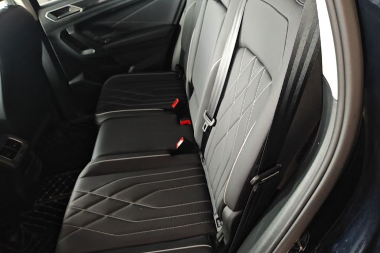 Used Volkswagen Tiguan L 2024 Outstanding Model 300TSI Automatic Two-Wheel Drive Longteng Edition Left Rear Seat