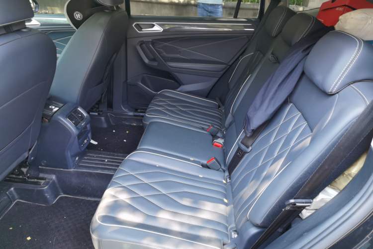 Used Volkswagen Tiguan L 2024 330TSI Automatic Two-Wheel Drive R-Line Enhanced Edition Left Rear Seat