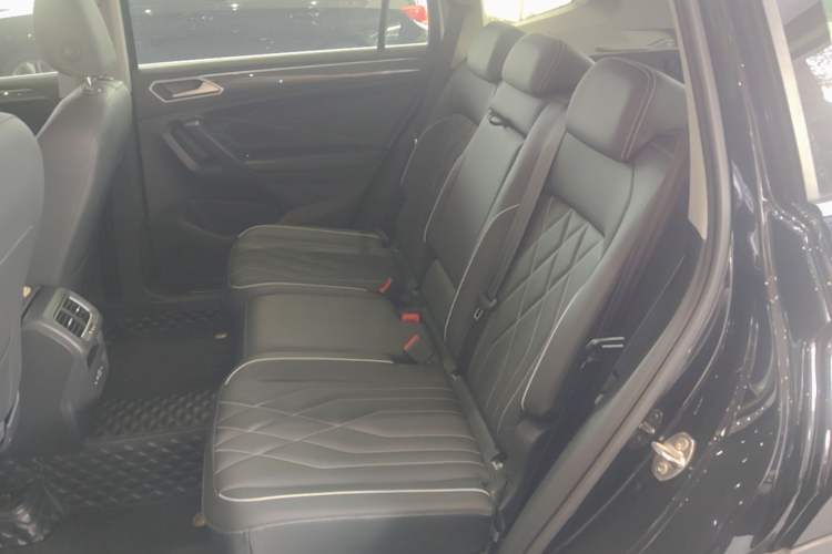Used Volkswagen Tiguan L 2024 330TSI Automatic Two-Wheel Drive R-Line Enhanced Edition Left Rear Seat