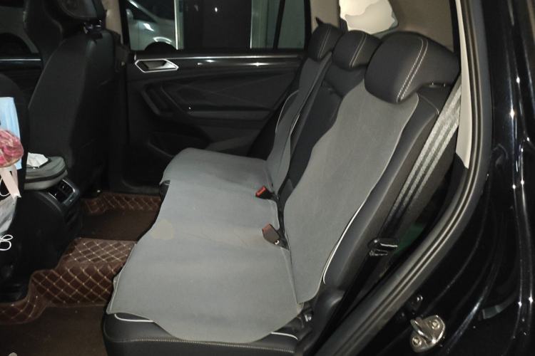 Used Volkswagen Tiguan L 2024 Outstanding Model 300TSI Automatic Two-Wheel Drive Longteng Edition Left Rear Seat