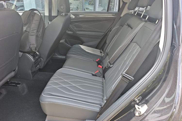 Used Volkswagen Tiguan L 2024 330TSI Automatic Two-Wheel Drive R-Line Enhanced Edition Left Rear Seat