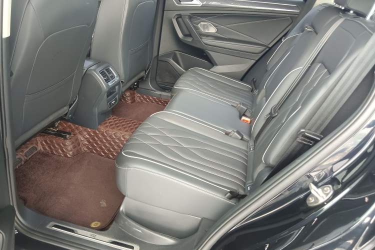 Used Volkswagen Tiguan L 2024 330TSI Automatic Two-Wheel Drive R-Line Enhanced Edition Left Rear Seat