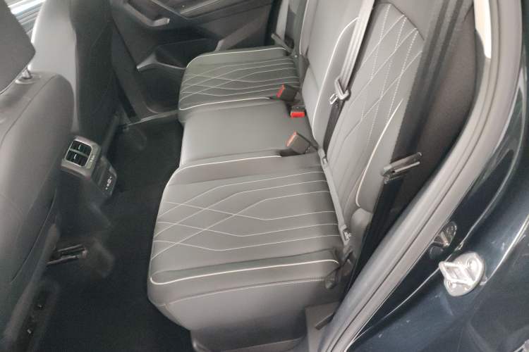 Used Volkswagen Tiguan L 2024 330TSI Automatic Two-Wheel Drive R-Line Enhanced Edition Left Rear Seat