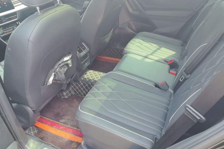 Used Volkswagen Tiguan L 2024 330TSI Automatic Two-Wheel Drive R-Line Enhanced Edition Left Rear Seat