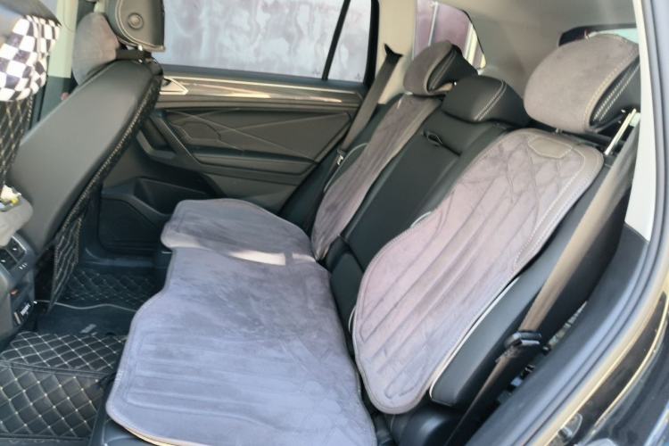 Used Volkswagen Tiguan L 2024 Outstanding Model 330TSI Automatic Two-Wheel Drive R-Line Dragon Glory Edition Left Rear Seat