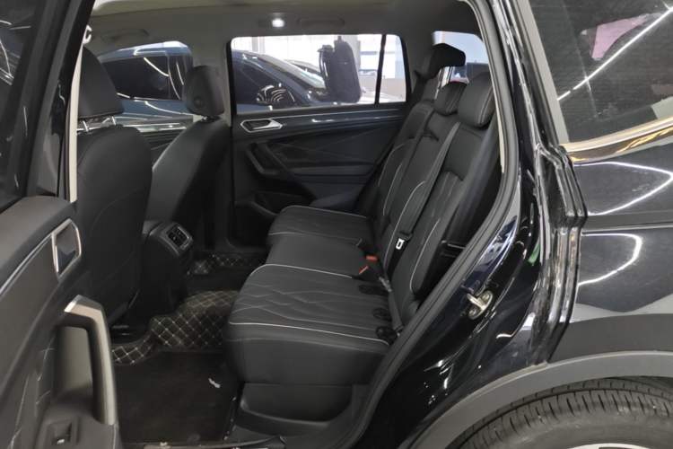Used Volkswagen Tiguan L 2024 330TSI Automatic Two-Wheel Drive R-Line Enhanced Edition Left Rear Seat