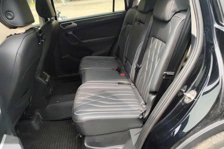 Used Volkswagen Tiguan L 2024 330TSI Automatic Two-Wheel Drive R-Line Enhanced Edition Left Rear Seat