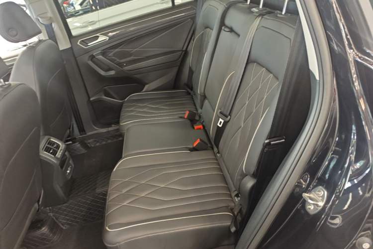 Used Volkswagen Tiguan L 2024 330TSI Automatic Two-Wheel Drive R-Line Enhanced Edition Left Rear Seat