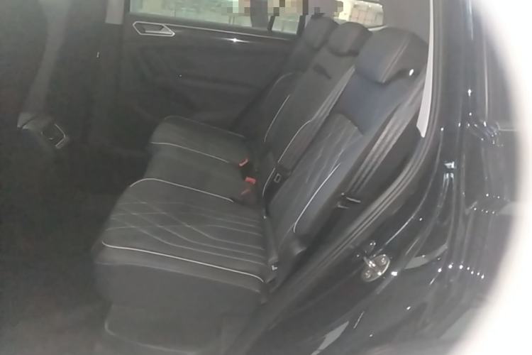 Used Volkswagen Tiguan L 2024 Outstanding Model 300TSI Automatic Two-Wheel Drive Longteng Edition Left Rear Seat