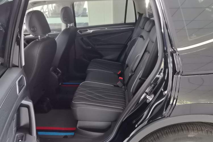 Used Volkswagen Tiguan L 2024 330TSI Automatic Two-Wheel Drive R-Line Enhanced Edition Left Rear Seat