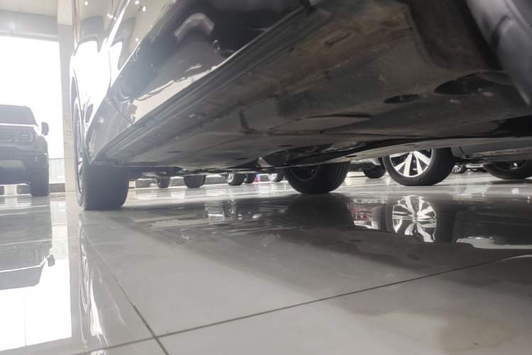 Used Volkswagen Tiguan L 2024 Outstanding Model 330TSI Automatic Two-Wheel Drive R-Line Dragon Glory Edition Left Side Sill