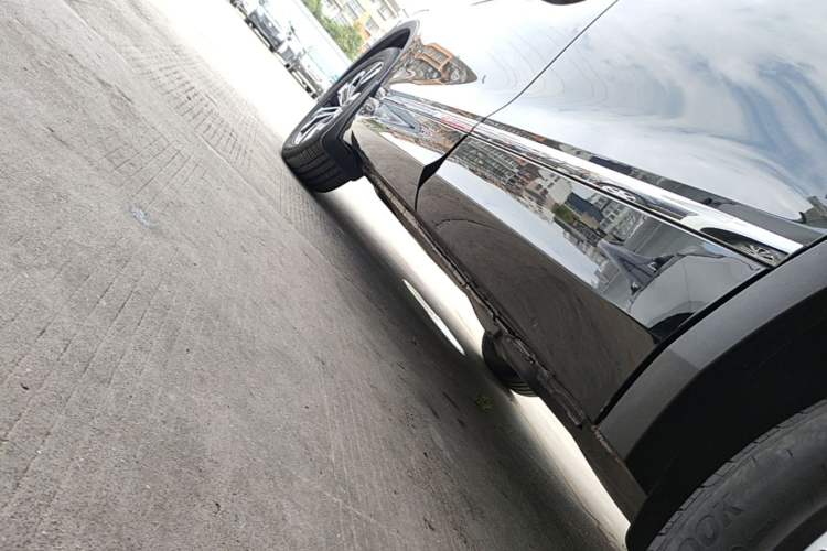 Used Volkswagen Tiguan L 2024 Outstanding Model 330TSI Automatic Two-Wheel Drive R-Line Dragon Glory Edition Left Side Sill