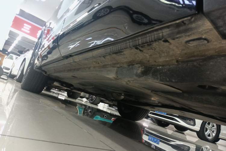 Used Volkswagen Tiguan L 2024 Outstanding Model 330TSI Automatic Two-Wheel Drive R-Line Dragon Glory Edition Left Side Sill