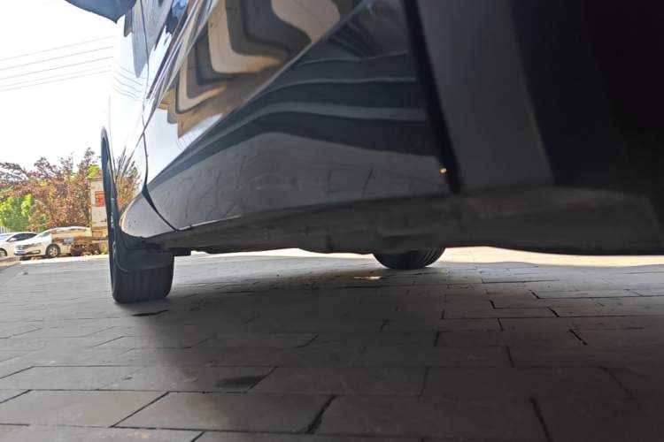 Used Volkswagen Tiguan L 2024 Outstanding Model 330TSI Automatic Two-Wheel Drive R-Line Dragon Glory Edition Left Side Sill