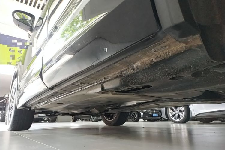 Used Volkswagen Tiguan L 2024 Outstanding Model 330TSI Automatic Two-Wheel Drive R-Line Dragon Glory Edition Left Side Sill