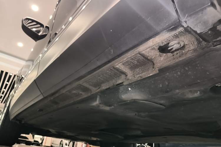 Used Volkswagen Tiguan L 2024 Outstanding Model 300TSI Automatic Two-Wheel Drive Longteng Edition Left Side Sill