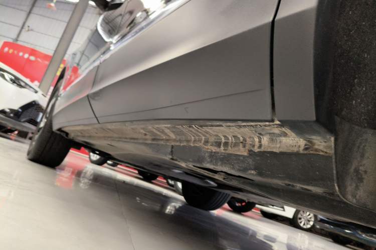 Used Volkswagen Tiguan L 2024 Outstanding Model 300TSI Automatic Two-Wheel Drive Longteng Edition Left Side Sill