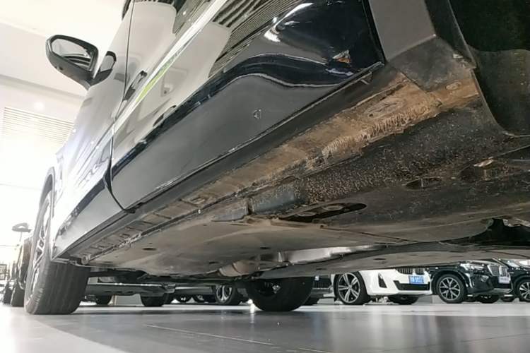 Used Volkswagen Tiguan L 2024 Outstanding Model 330TSI Automatic Two-Wheel Drive R-Line Dragon Glory Edition Left Side Sill