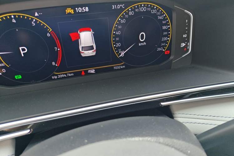 Used Volkswagen Tiguan L 2024 Outstanding Model 330TSI Automatic Two-Wheel Drive R-Line Dragon Glory Edition Odometer Close Up