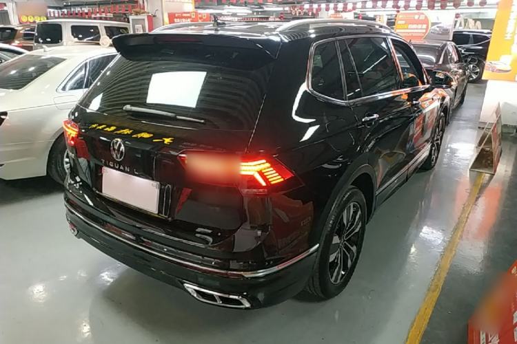 Used Volkswagen Tiguan L 2024 330TSI Automatic Two-Wheel Drive R-Line Enhanced Edition Rear Right 45 Deg