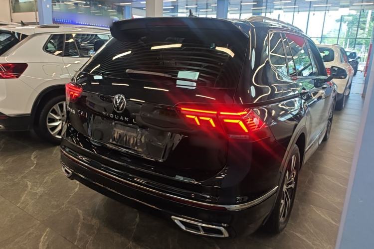 Used Volkswagen Tiguan L 2024 330TSI Automatic Two-Wheel Drive R-Line Enhanced Edition Rear Right 45 Deg