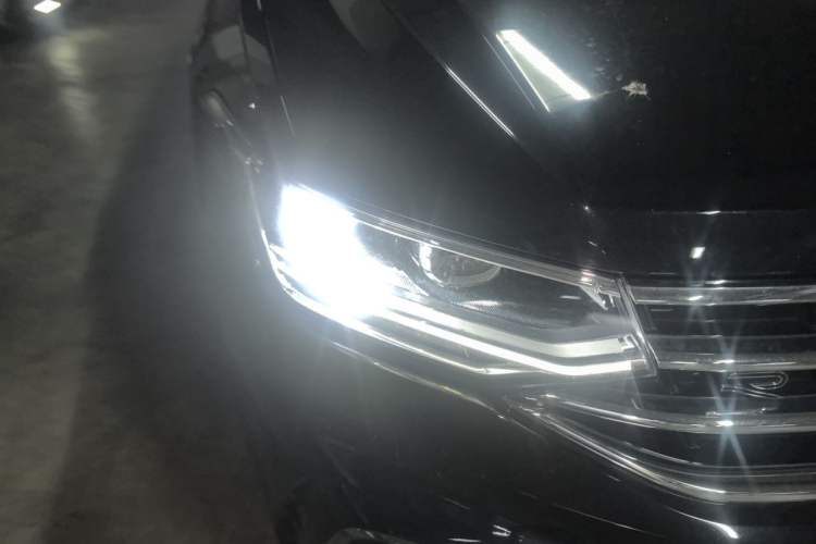 Used Volkswagen Tiguan L 2024 Outstanding Model 330TSI Automatic Two-Wheel Drive R-Line Dragon Glory Edition Right Front Headlight