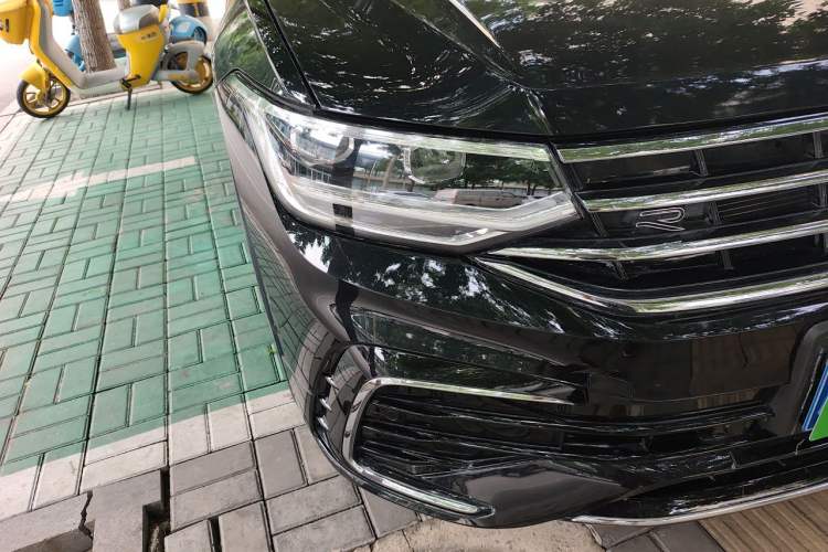 Used Volkswagen Tiguan L 2024 Outstanding Model 330TSI Automatic Two-Wheel Drive R-Line Dragon Glory Edition Right Front Headlight