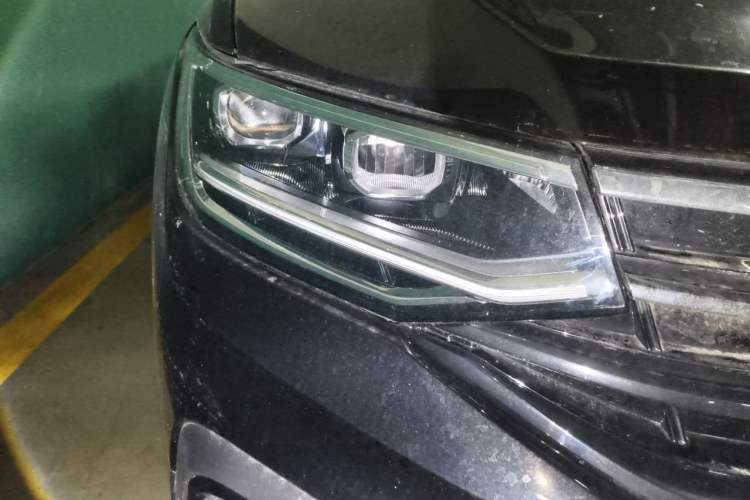 Used Volkswagen Tiguan L 2024 Outstanding Model 300TSI Automatic Two-Wheel Drive Longteng Edition Right Front Headlight