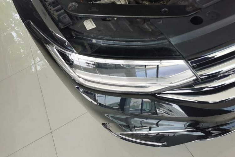Used Volkswagen Tiguan L 2024 330TSI Automatic Two-Wheel Drive R-Line Enhanced Edition Right Front Headlight