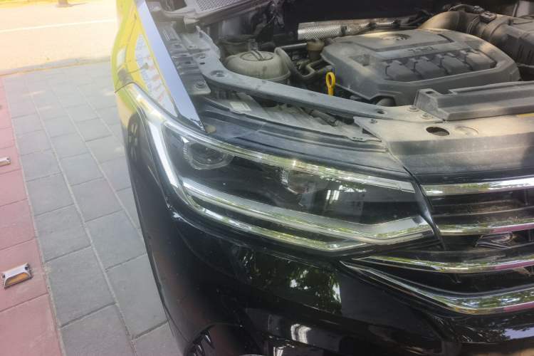 Used Volkswagen Tiguan L 2024 Outstanding Model 330TSI Automatic Two-Wheel Drive R-Line Dragon Glory Edition Right Front Headlight