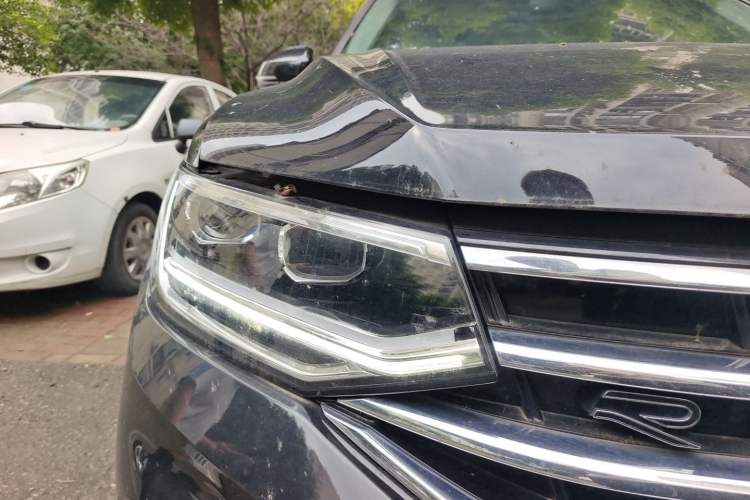 Used Volkswagen Tiguan L 2024 Outstanding Model 330TSI Automatic Two-Wheel Drive R-Line Dragon Glory Edition Right Front Headlight