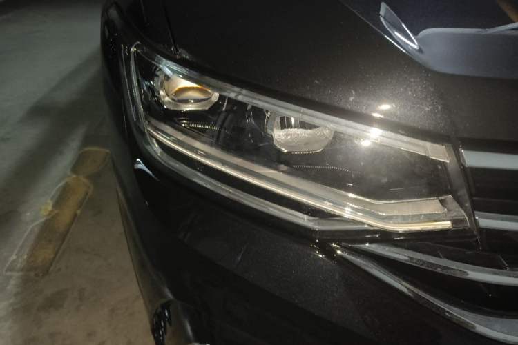 Used Volkswagen Tiguan L 2024 Outstanding Model 330TSI Automatic Two-Wheel Drive R-Line Dragon Glory Edition Right Front Headlight