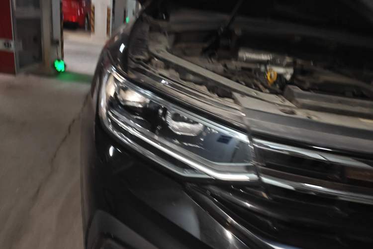 Used Volkswagen Tiguan L 2024 Outstanding Model 300TSI Automatic Two-Wheel Drive Longteng Edition Right Front Headlight