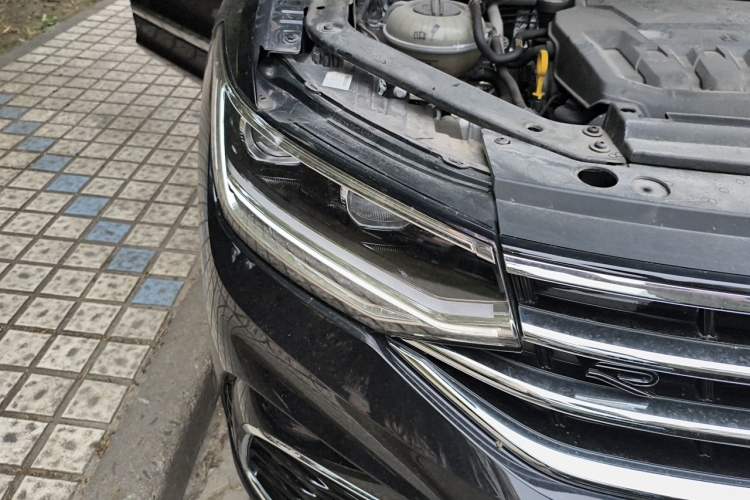 Used Volkswagen Tiguan L 2024 330TSI Automatic Two-Wheel Drive R-Line Enhanced Edition Right Front Headlight
