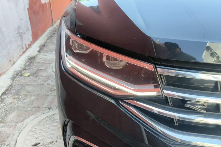 Used Volkswagen Tiguan L 2024 Outstanding Model 330TSI Automatic Two-Wheel Drive R-Line Dragon Glory Edition Right Front Headlight