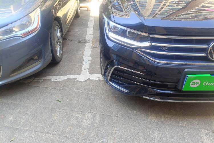 Used Volkswagen Tiguan L 2024 Outstanding Model 330TSI Automatic Two-Wheel Drive R-Line Dragon Glory Edition Right Front Headlight