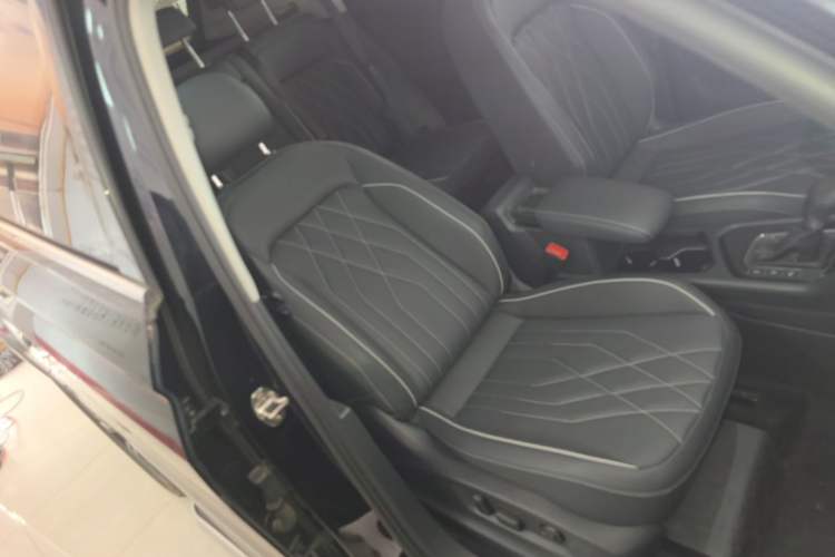 Used Volkswagen Tiguan L 2024 330TSI Automatic Two-Wheel Drive R-Line Enhanced Edition Right Front Seat