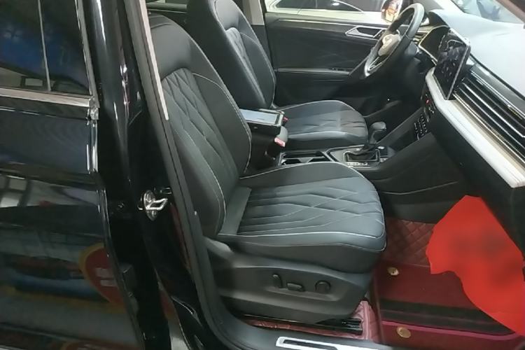 Used Volkswagen Tiguan L 2024 330TSI Automatic Two-Wheel Drive R-Line Enhanced Edition Right Front Seat
