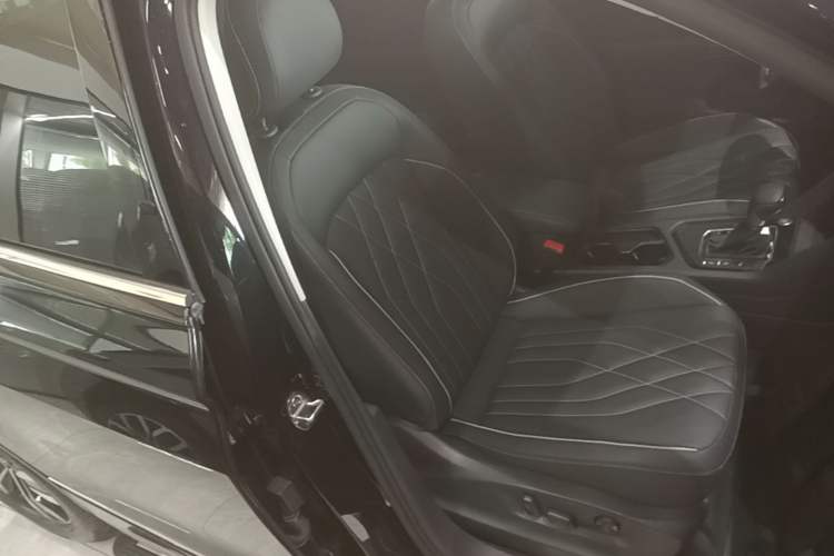 Used Volkswagen Tiguan L 2024 330TSI Automatic Two-Wheel Drive R-Line Enhanced Edition Right Front Seat