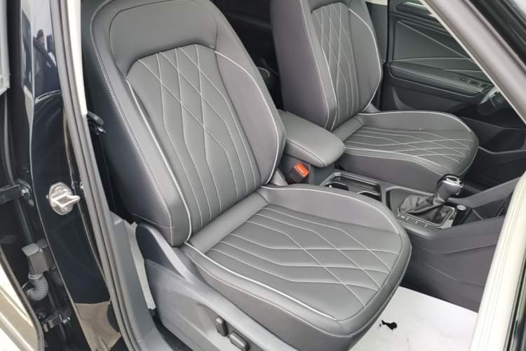 Used Volkswagen Tiguan L 2024 300TSI Automatic Two-Wheel Drive Smart Edition Right Front Seat
