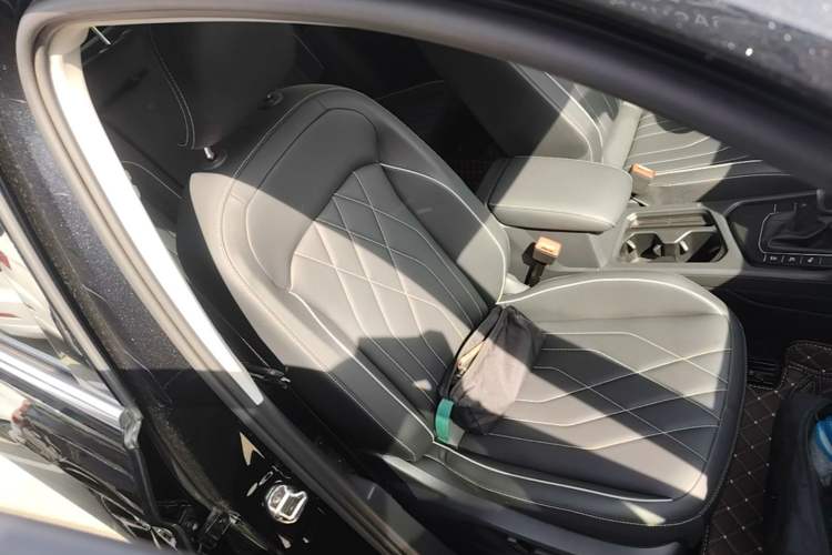 Used Volkswagen Tiguan L 2024 Outstanding Model 330TSI Automatic Two-Wheel Drive R-Line Dragon Glory Edition Right Front Seat