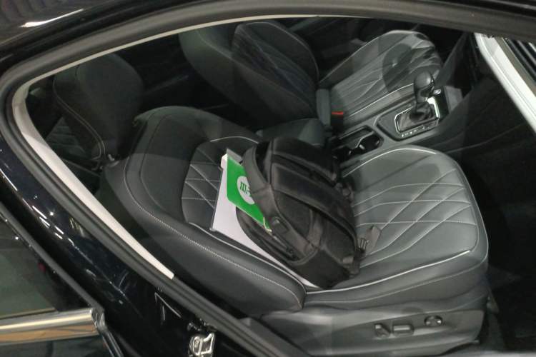 Used Volkswagen Tiguan L 2024 330TSI Automatic Two-Wheel Drive R-Line Enhanced Edition Right Front Seat