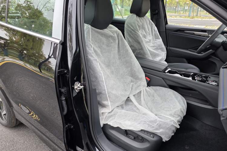 Used Volkswagen Tiguan L 2024 PRO 330TSI Two-Wheel Drive R-Line Smart Edition Right Front Seat