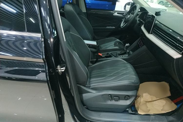 Used Volkswagen Tiguan L 2024 330TSI Automatic Two-Wheel Drive R-Line Enhanced Edition Right Front Seat